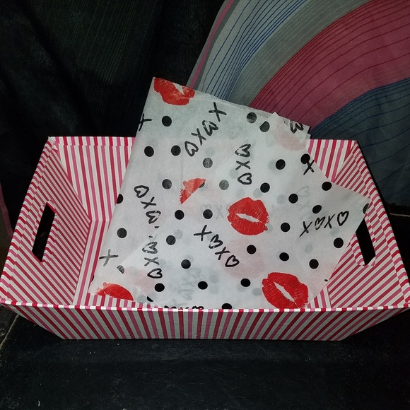 Lots of Lip Love Fabfitfun Gift Basket - Picture 9 of 9